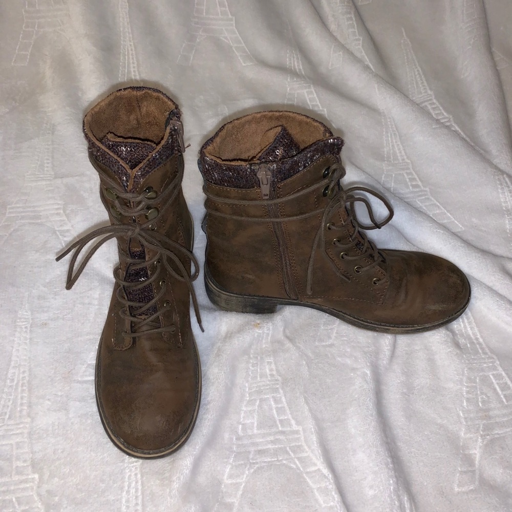 Combat boots
